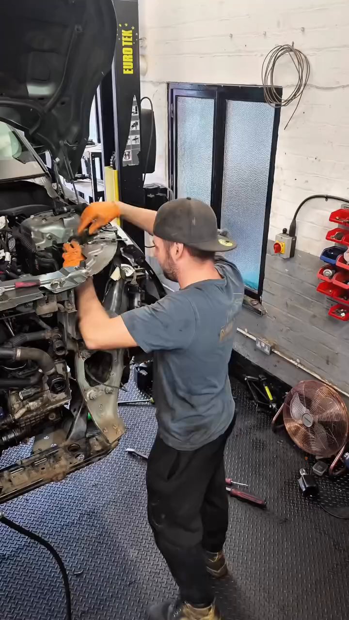 Technician fitting the replacement engine into a Range Rover Evoque at Star Garage